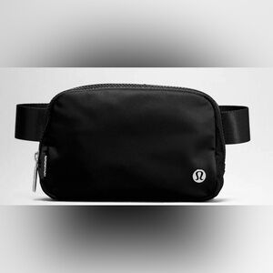 Lululemon Everywhere Belt Bag 1L Unisex - Like new (slightly used)